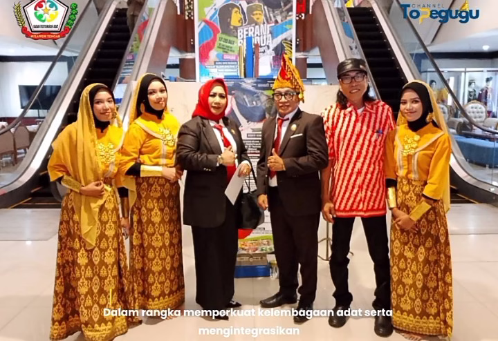 foto adat kaili